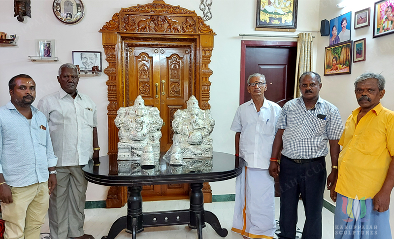 Karuppaiah Achchariyar with the temple authorities