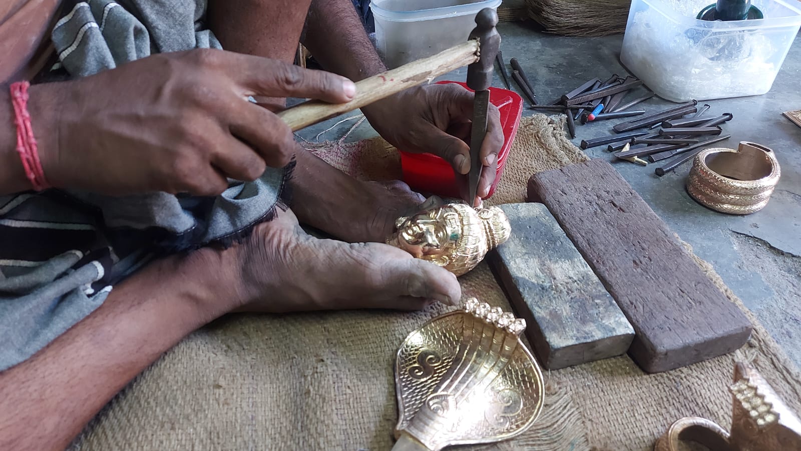 Panchaloga Nagabharanam Maragatha Lingam - Image 10